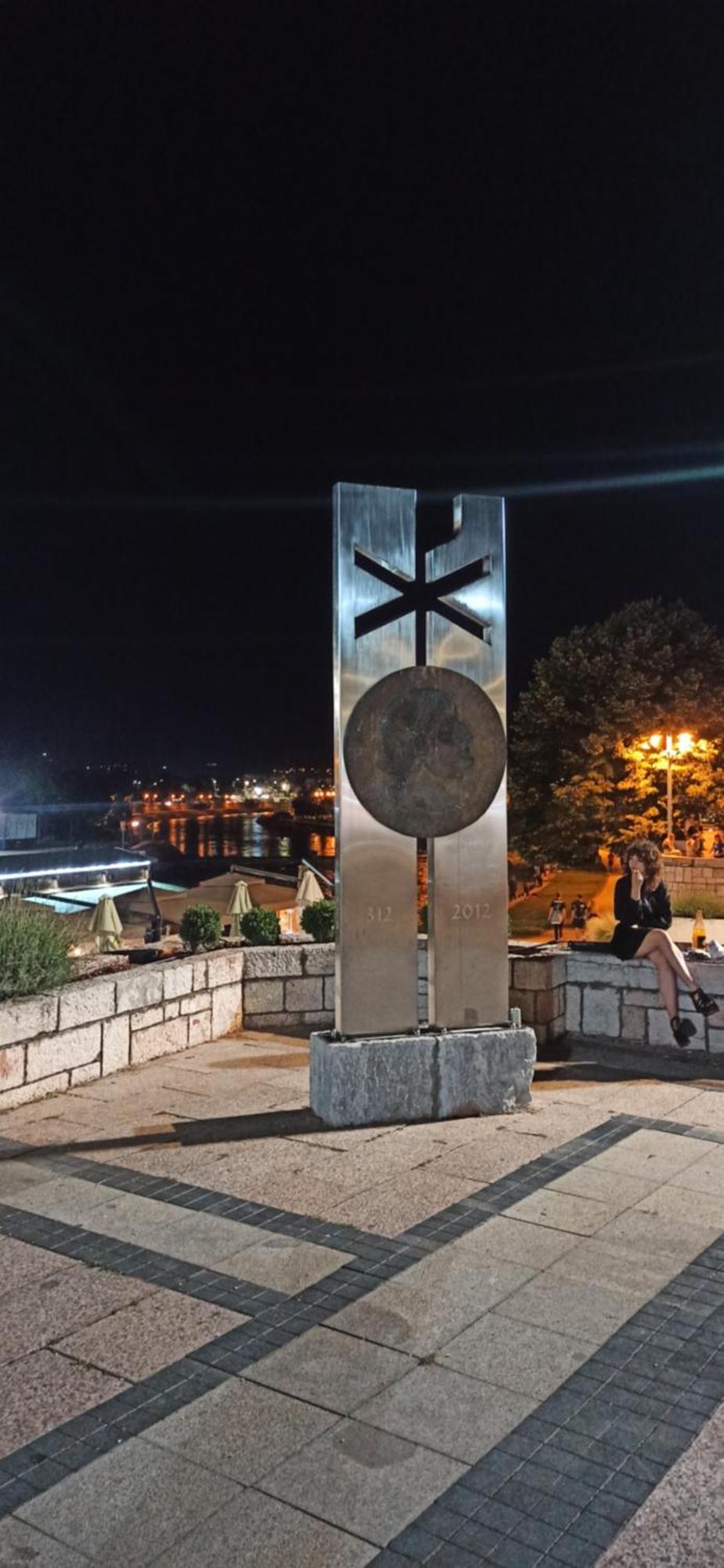 Lux 10 Center, Free Parking Ni