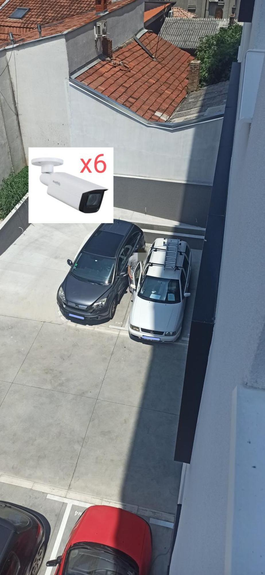 Lux 10 Center, Free Parking
